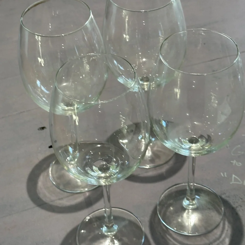 Williams Sonoma 4 wine glasses